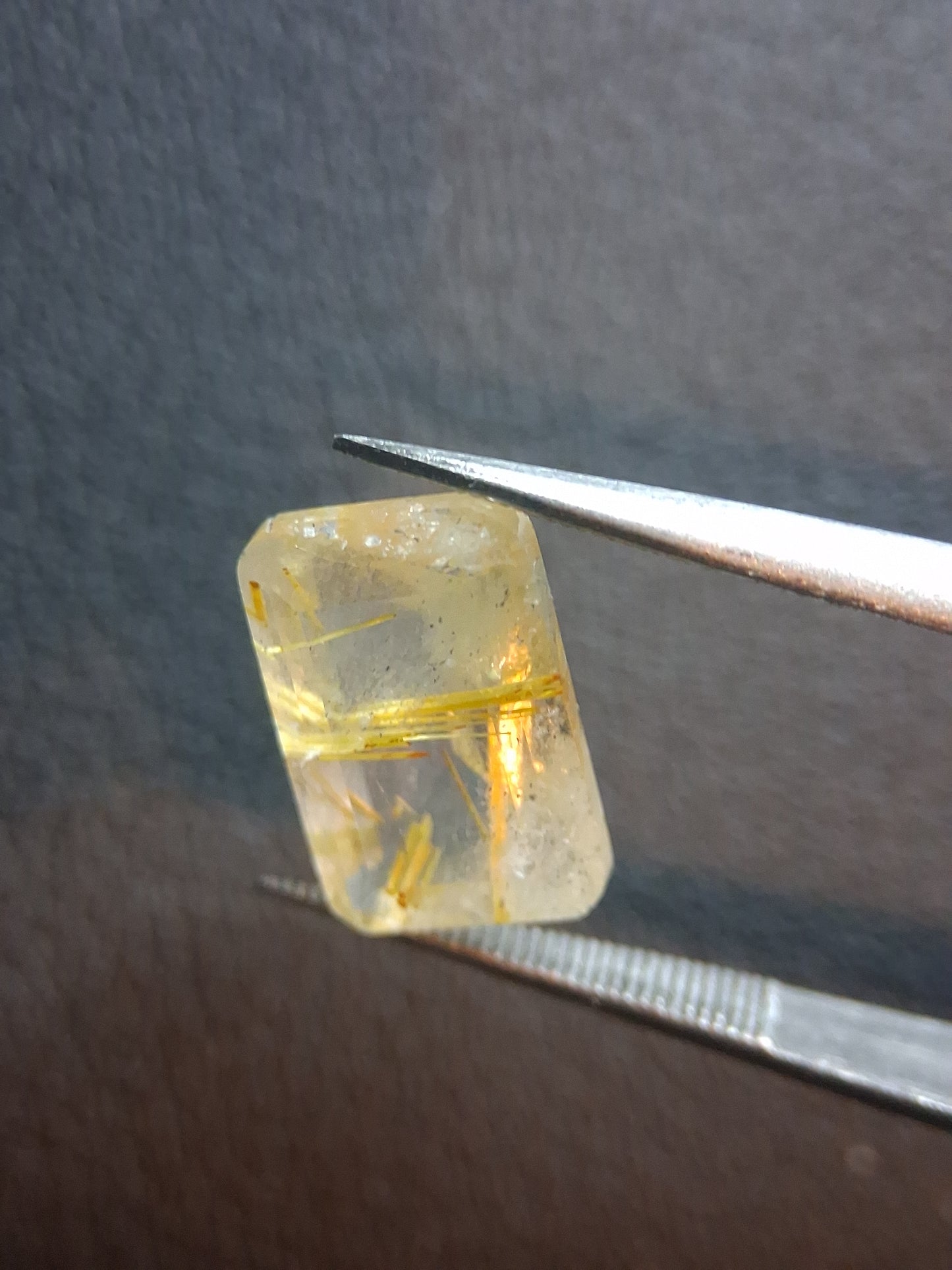 Quartz rutile doré naturel – Pierre gemme octogonale de 3,855 ct – 11,9 × 7,8 mm