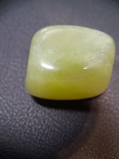 Natural Green Xiuyan Jade Pocket Stone 25.1 × 19.0 × 18.0 mm – Polished Crystal for Meditation, Healing & Daily Carry