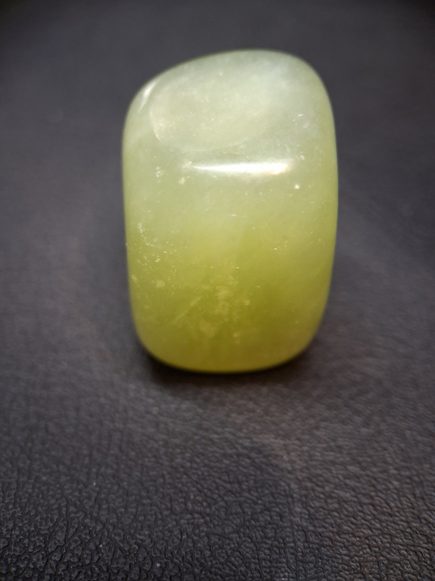 Natural Green Xiuyan Jade Pocket Stone 25.1 × 19.0 × 18.0 mm – Polished Crystal for Meditation, Healing & Daily Carry
