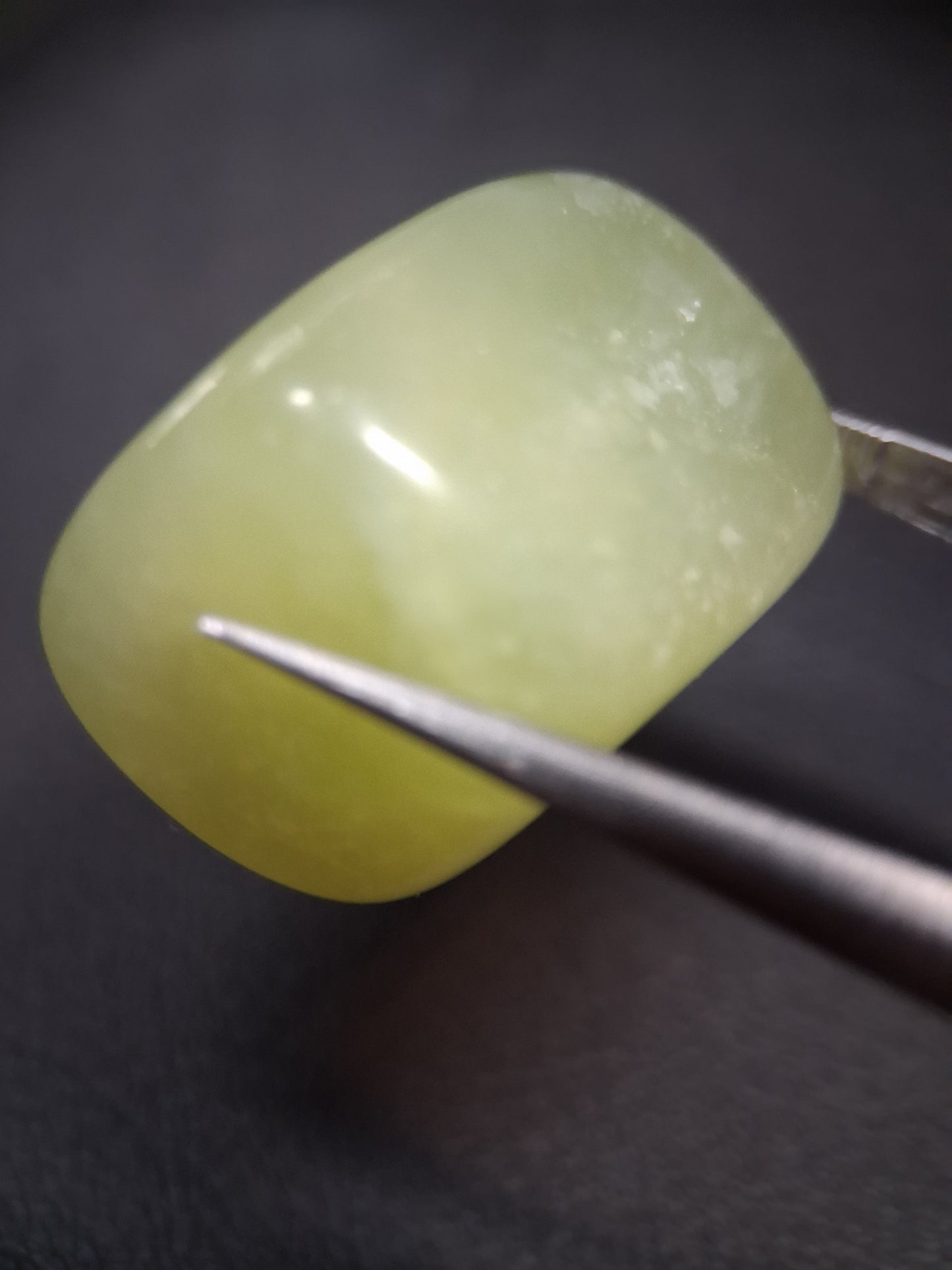 Natural Green Xiuyan Jade Pocket Stone 25.1 × 19.0 × 18.0 mm – Polished Crystal for Meditation, Healing & Daily Carry