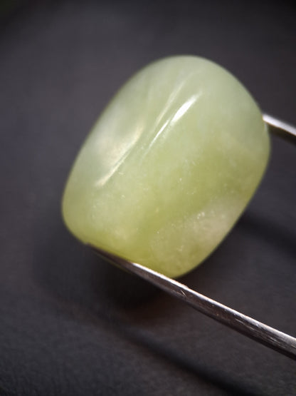 Natural Green Xiuyan Jade Pocket Stone 25.1 × 19.0 × 18.0 mm – Polished Crystal for Meditation, Healing & Daily Carry
