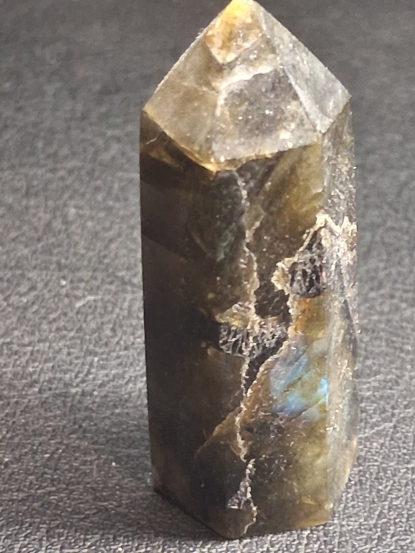 Labradorite tower - natural labradorite - 4.3 cm - hexagon tower