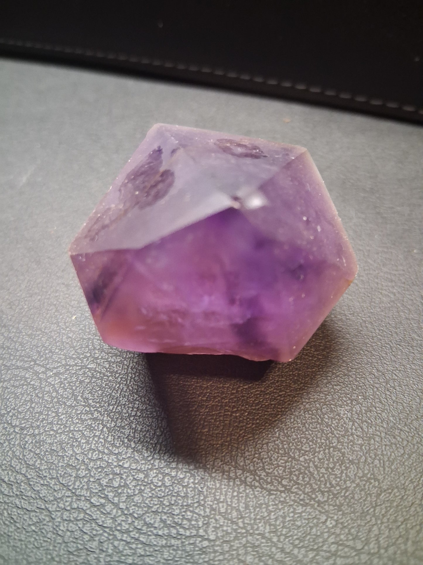 Rough amethyst - Amethyst Crystal Point - 4.6 x 4.2 cm