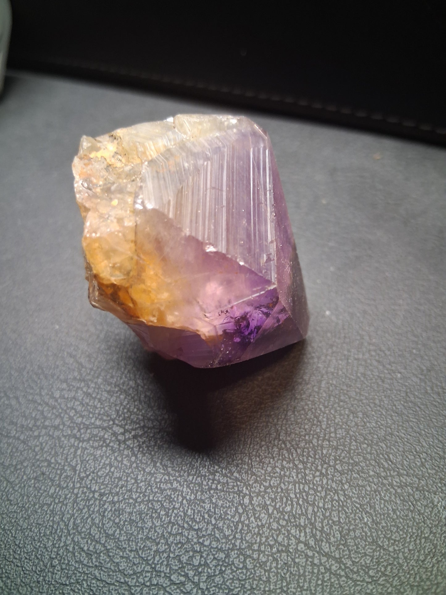 Rough amethyst - Amethyst Crystal Point - 4.6 x 4.2 cm