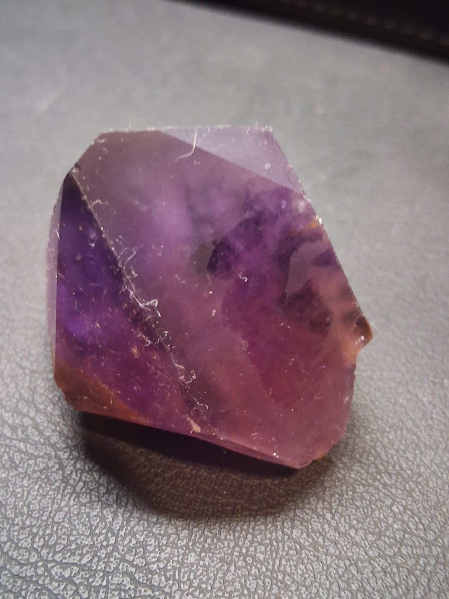 Rough amethyst - Amethyst Crystal Point - 4.0 x 3.9 cm