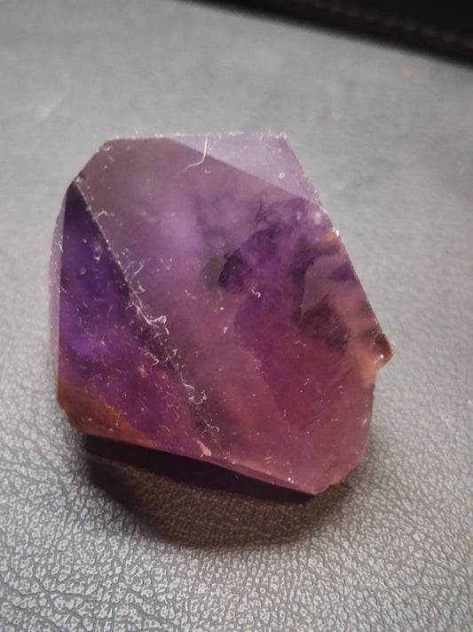 Rough amethyst - Amethyst Crystal Point - 4.0 x 3.9 cm