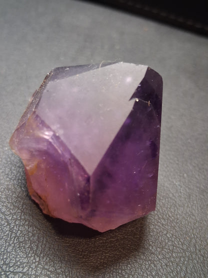 Rough amethyst - Amethyst Crystal Point - 4.0 x 3.9 cm