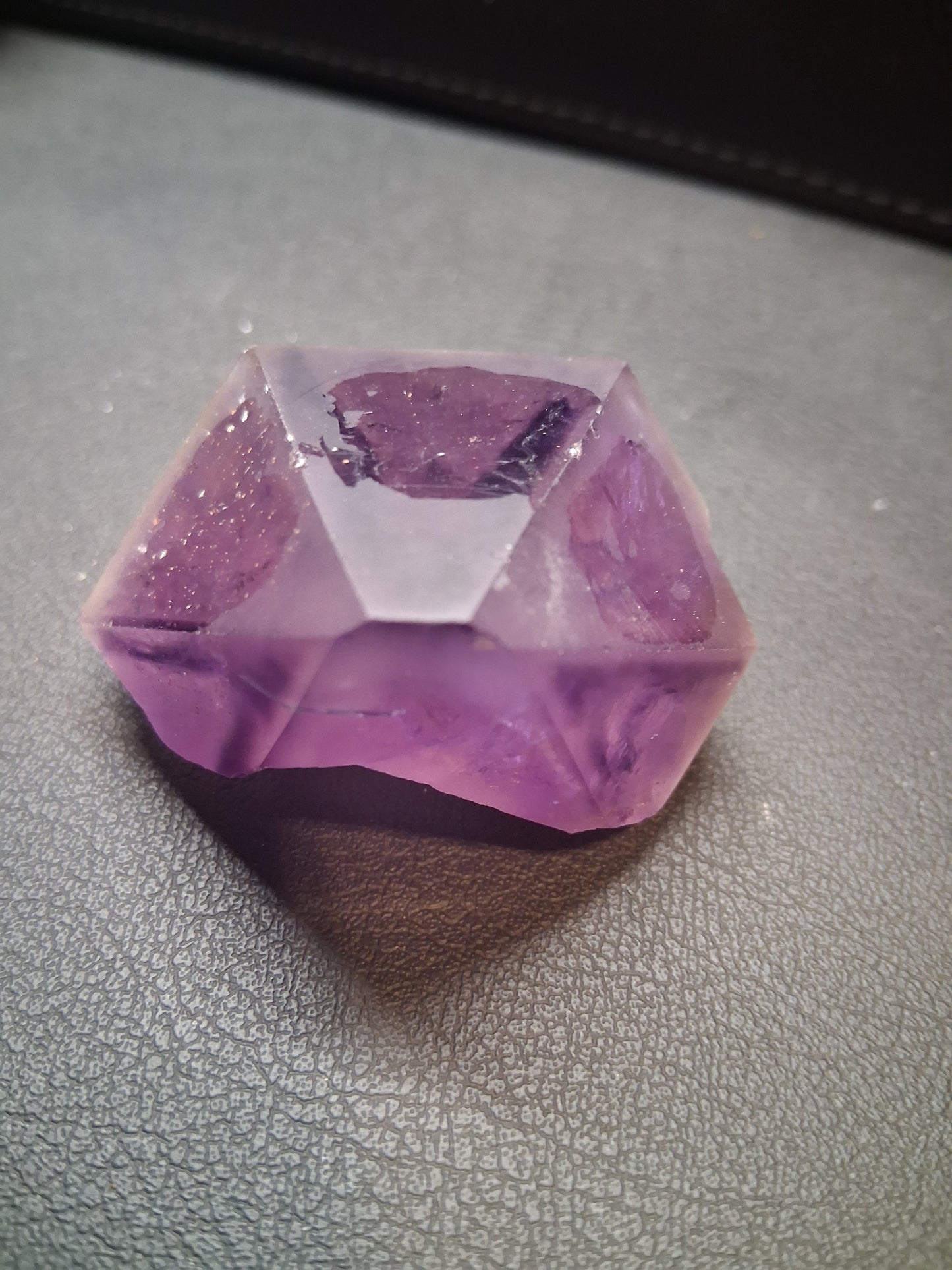 Rough amethyst - Amethyst Crystal Point - 4.6 x 4.7 cm