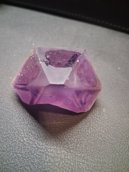 Rough amethyst - Amethyst Crystal Point - 4.6 x 4.7 cm