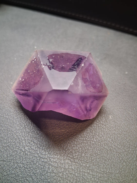 Rough amethyst - Amethyst Crystal Point - 4.6 x 4.7 cm