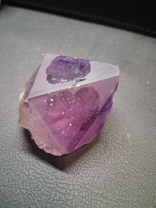 Rough amethyst - Amethyst Crystal Point - 4.6 x 4.7 cm