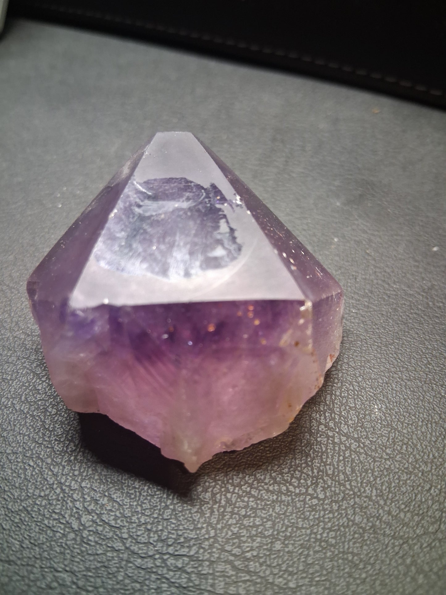 Rough amethyst - Amethyst Crystal Point - 4.6 x 4.7 cm