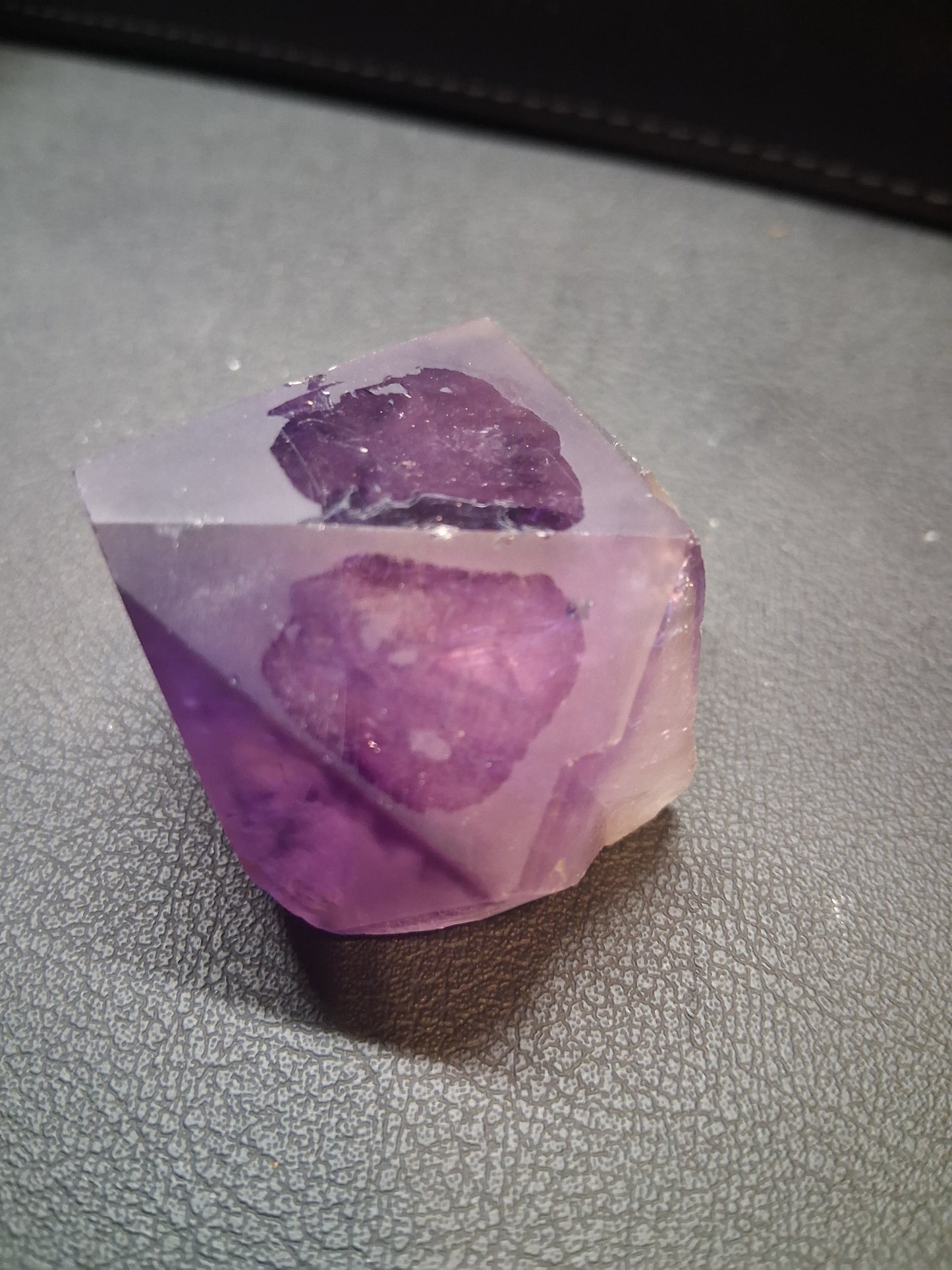 Rough amethyst - Amethyst Crystal Point - 4.6 x 4.7 cm