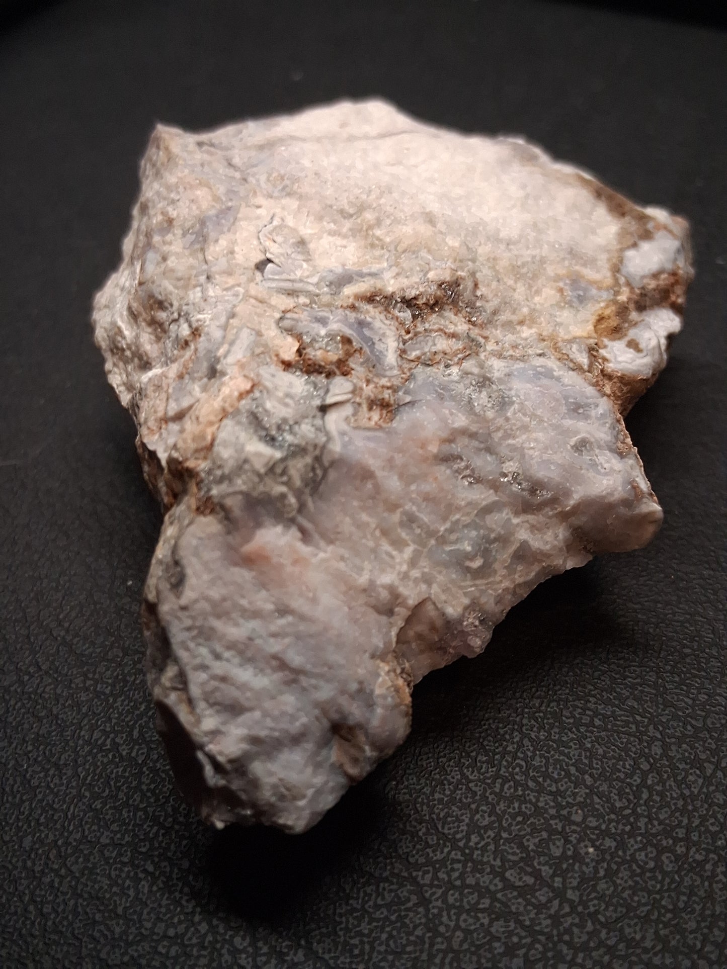 Natural Agate Quartz Specimen – Druzy Crystal Formation – 86 g – Approx. 7 × 5 × 2 cm