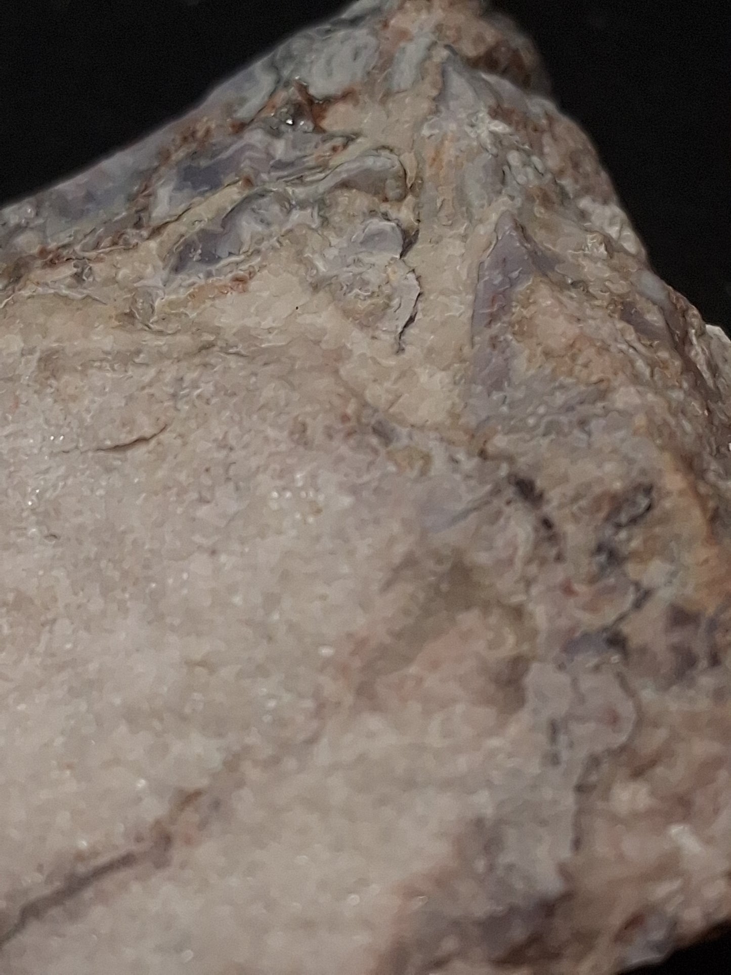 Natural Agate Quartz Specimen – Druzy Crystal Formation – 86 g – Approx. 7 × 5 × 2 cm