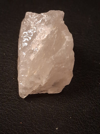 Natural Rough Rose Quartz – 106.725 ct – 36.3 × 31.3 × 18.4 mm – Natural Pink Quartz Crystal