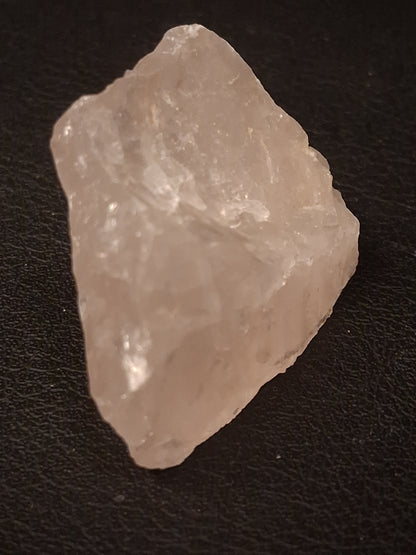 Natural Rough Rose Quartz – 106.725 ct – 36.3 × 31.3 × 18.4 mm – Natural Pink Quartz Crystal