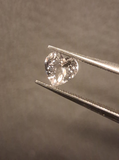 Natural Very light pink Morganite - 0.435 ct - heart - unheated
