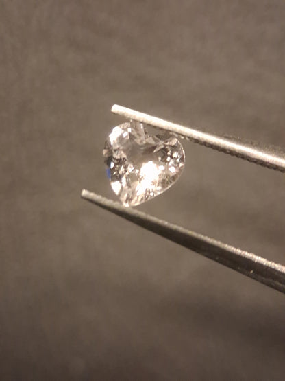 Natural Very light pink Morganite - 0.435 ct - heart - unheated