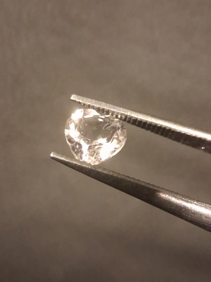 Natural Very light pink Morganite - 0.435 ct - heart - unheated