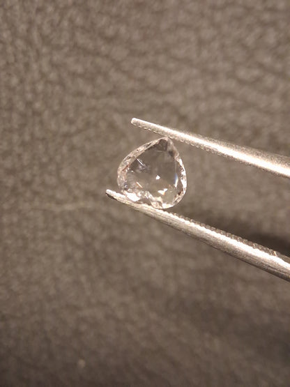 Natural Very light pink Morganite - 0.435 ct - heart - unheated