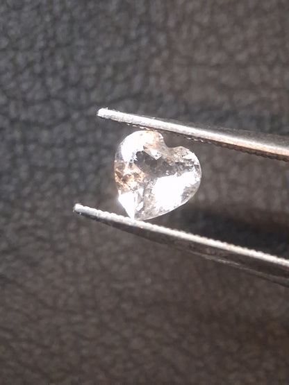 Natural Very light pink Morganite - 0.461 ct - heart - unheated