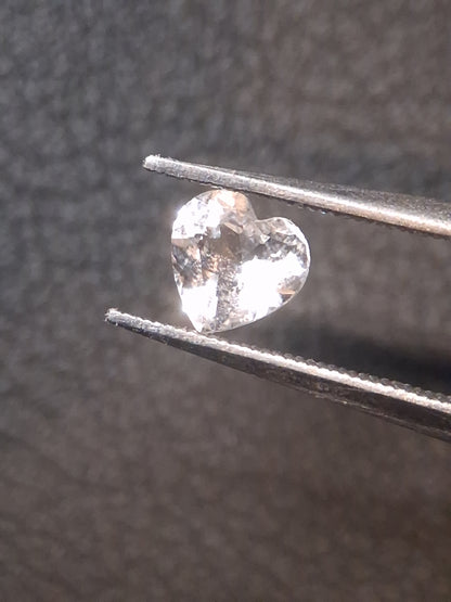 Natural Very light pink Morganite - 0.461 ct - heart - unheated