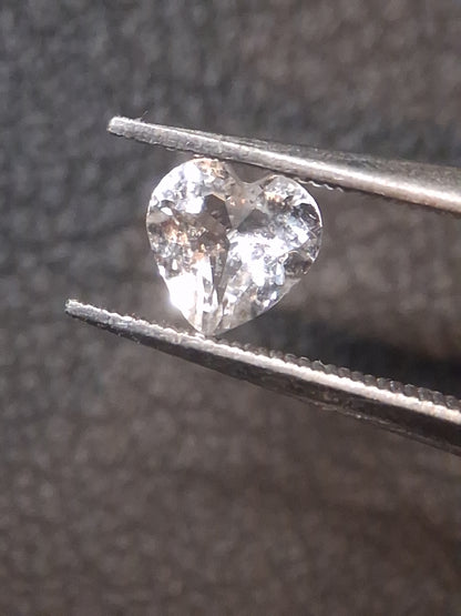 Natural Very light pink Morganite - 0.427 ct - heart - unheated