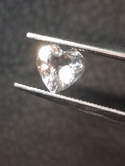 Natural Very light pink Morganite - 0.427 ct - heart - unheated