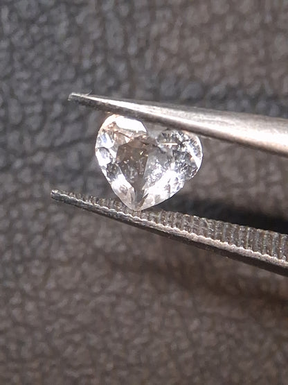 Natural Very light pink Morganite - 0.427 ct - heart - unheated
