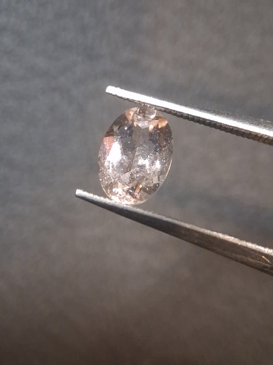 Morganite rose pêche subtile naturelle - 0,758 ct - ovale - non chauffée