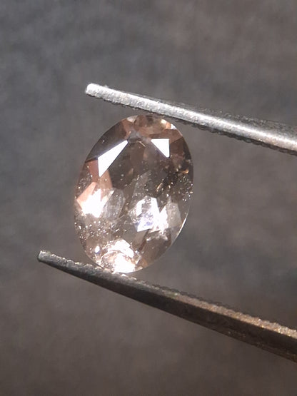 Natural subtle peach pink Morganite - 0.758 ct - oval - unheated