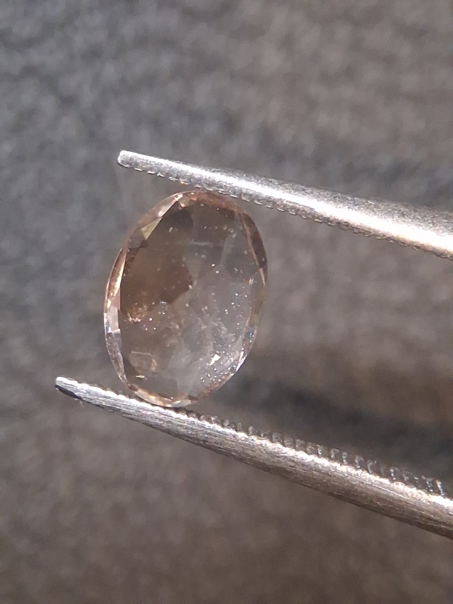 Natural subtle peach pink Morganite - 0.758 ct - oval - unheated