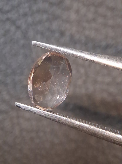 Natural subtle peach pink Morganite - 0.758 ct - oval - unheated