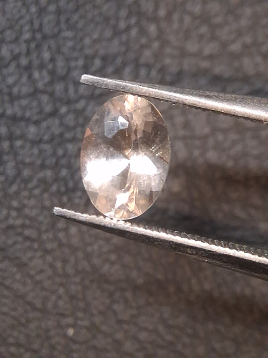 Morganite rose pêche naturel subtil - 5*7 mm - 0,651 ct - ovale - non chauffé
