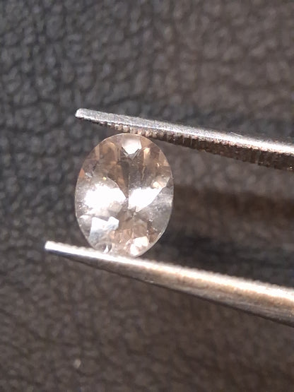 Natural subtle peach pink Morganite - 5*7 mm - 0.651 ct - oval - unheated