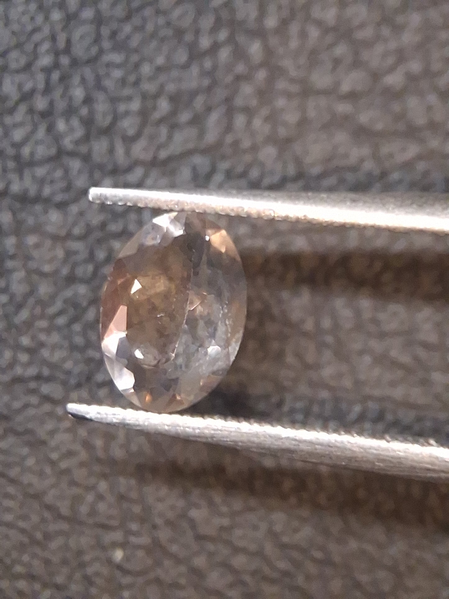 Natural subtle peach pink Morganite - 5*7 mm - 0.651 ct - oval - unheated