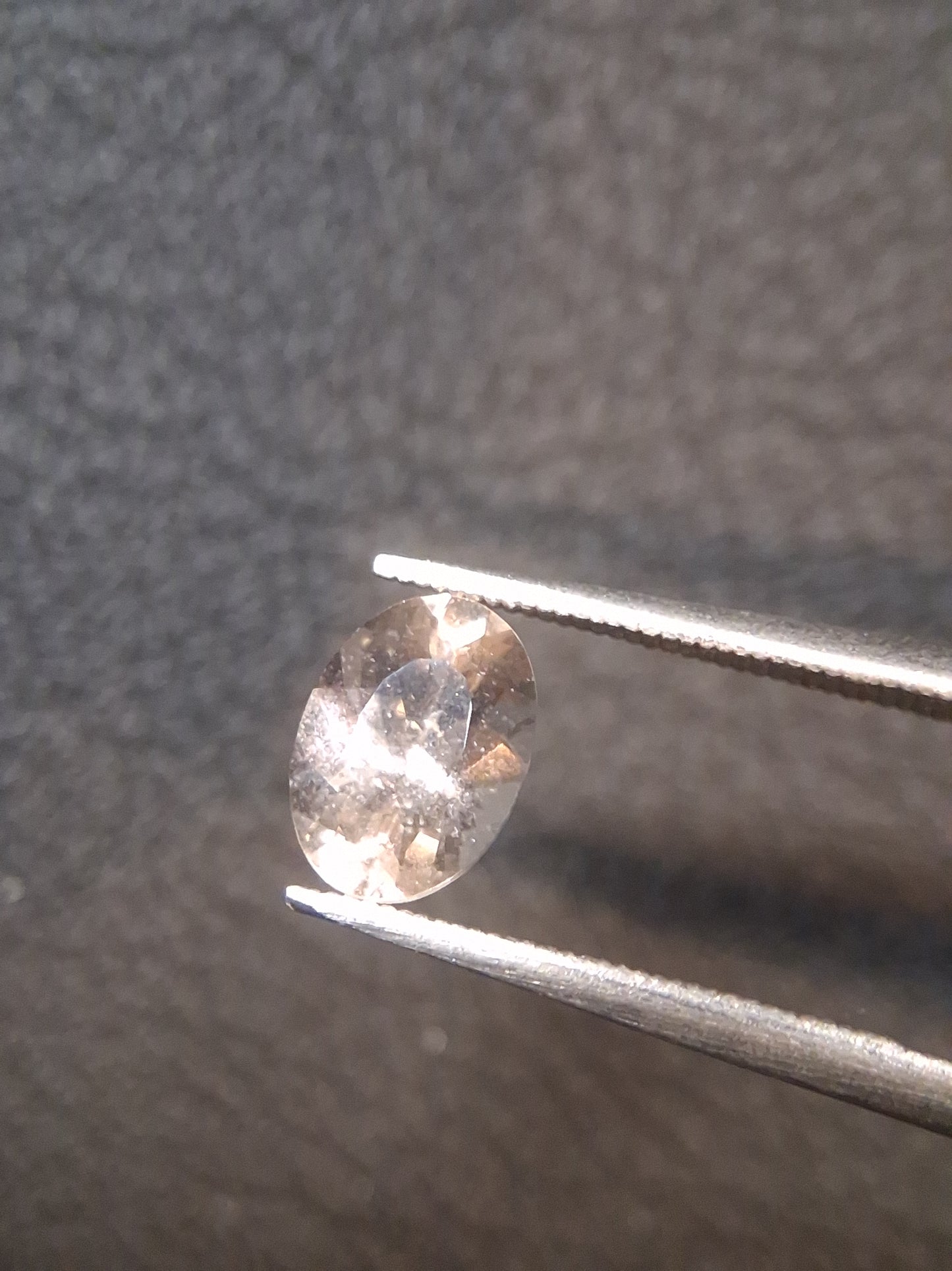 Natural subtle peach pink Morganite - 5*7 mm - 0.695 ct - oval - unheated
