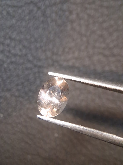 Natural subtle peach pink Morganite - 5*7 mm - 0.695 ct - oval - unheated