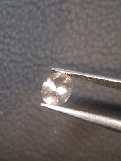 Natural subtle peach pink Morganite - 5*7 mm - 0.695 ct - oval - unheated