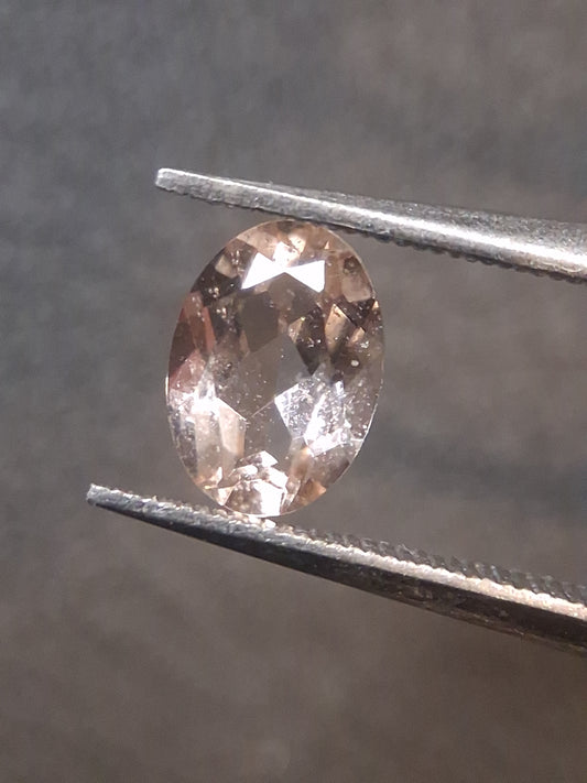 Morganite rose pêche subtile naturelle - 5*7 mm - 0.765 ct - ovale - non chauffée