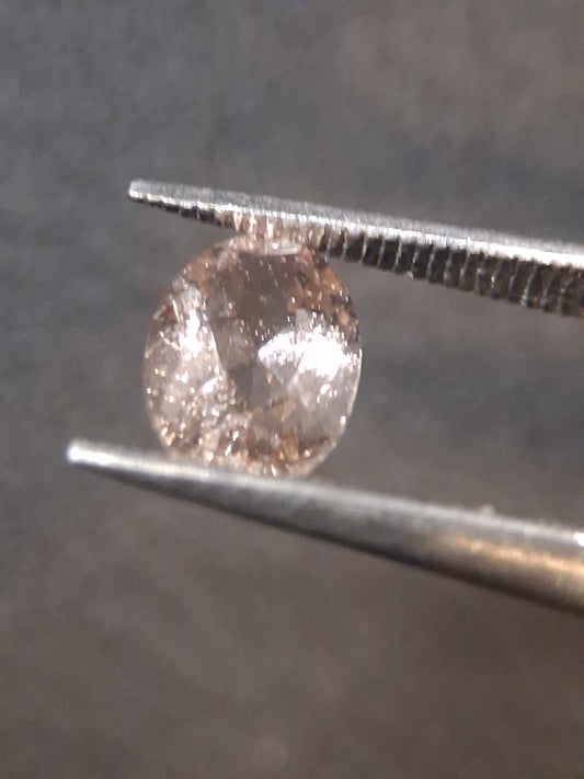 Morganite rose pêche subtile naturelle - 5*7 mm - 0.765 ct - ovale - non chauffée