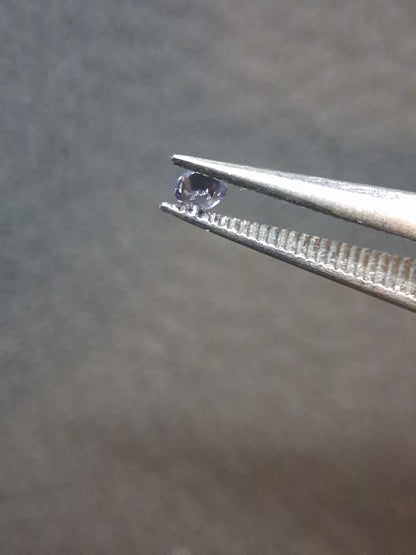 Tanzanite Naturelle Ronde Brillant 0,035 ct – 2,0 mm | Doucement Chauffée | Tanzanie