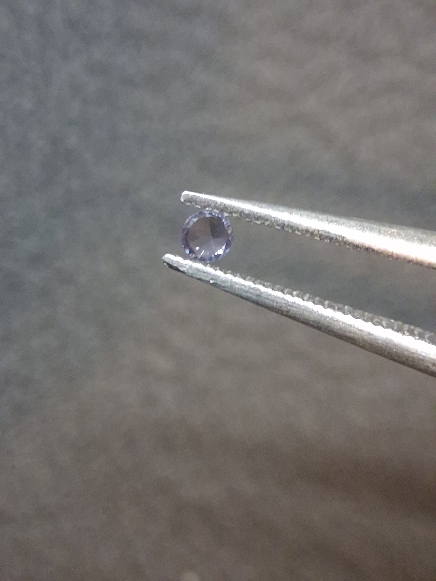 Tanzanite Naturelle Ronde Brillant 0,035 ct – 2,0 mm | Doucement Chauffée | Tanzanie
