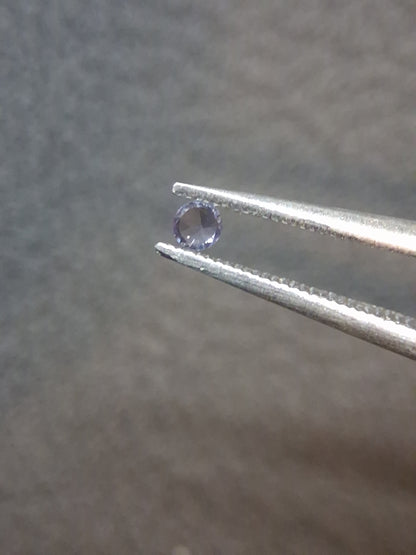 Tanzanite Naturelle Ronde Brillant 0,035 ct – 2,0 mm | Doucement Chauffée | Tanzanie