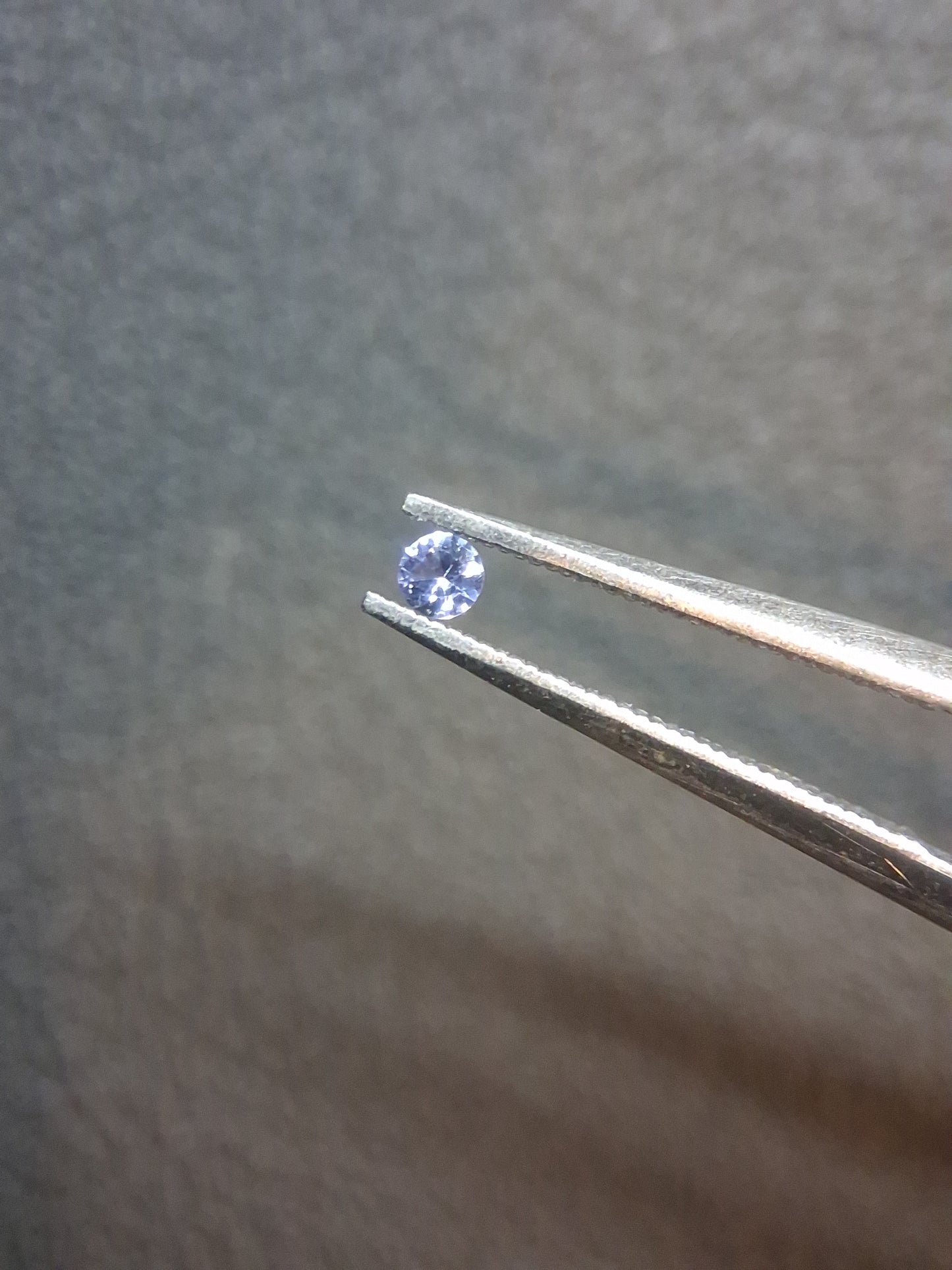 Tanzanite Naturale Taglio Brillante Rotondo 0,030 ct – 2 mm | Delicatamente Riscaldata | Collezione Premium