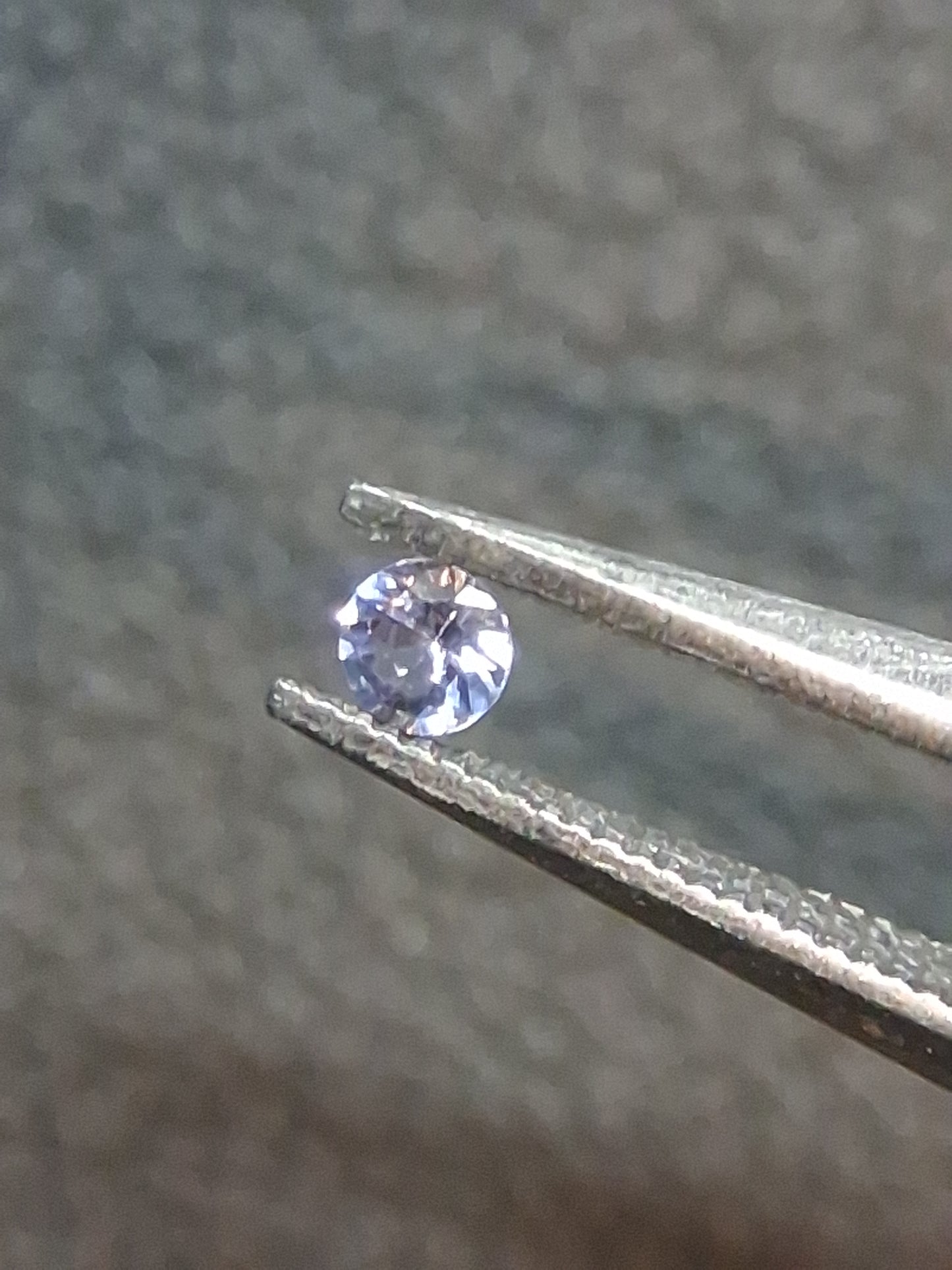 Tanzanite Naturale Taglio Brillante Rotondo 0,030 ct – 2 mm | Delicatamente Riscaldata | Collezione Premium