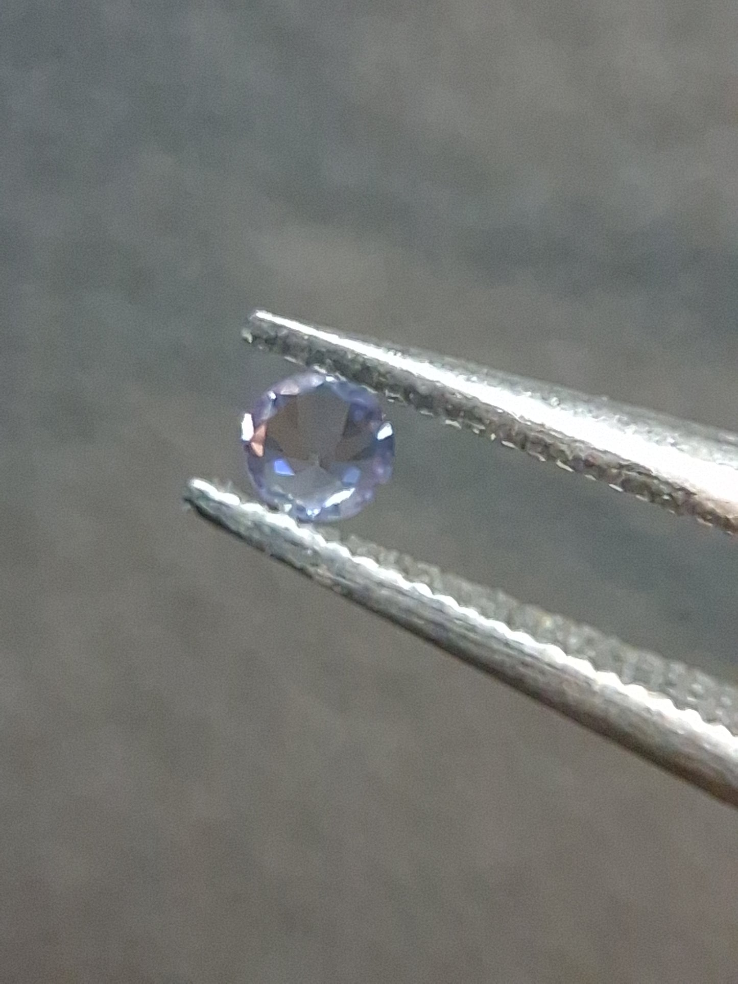Tanzanite Naturale Taglio Brillante Rotondo 0,030 ct – 2 mm | Delicatamente Riscaldata | Collezione Premium