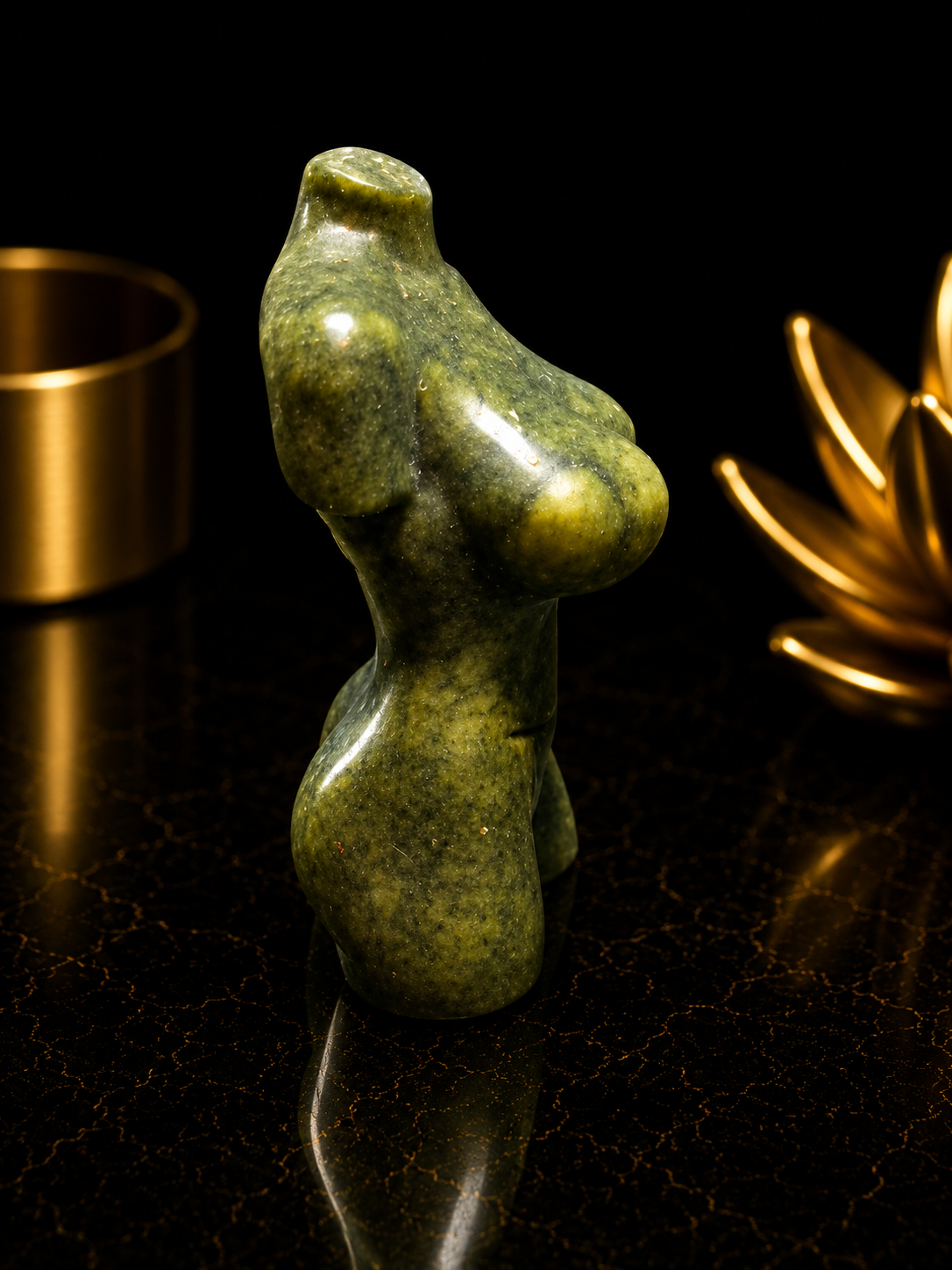 Natural Green Jade Female Torso Carving – a 6 cm Handcrafted Crystal Body Figurine (Copy)