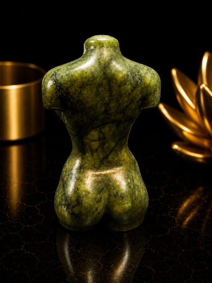 Natural Green Jade Female Torso Carving – a 6 cm Handcrafted Crystal Body Figurine (Copy)